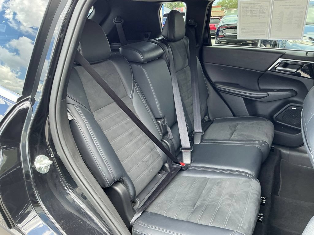 Used 2025 Mitsubishi Outlander AWD image 15