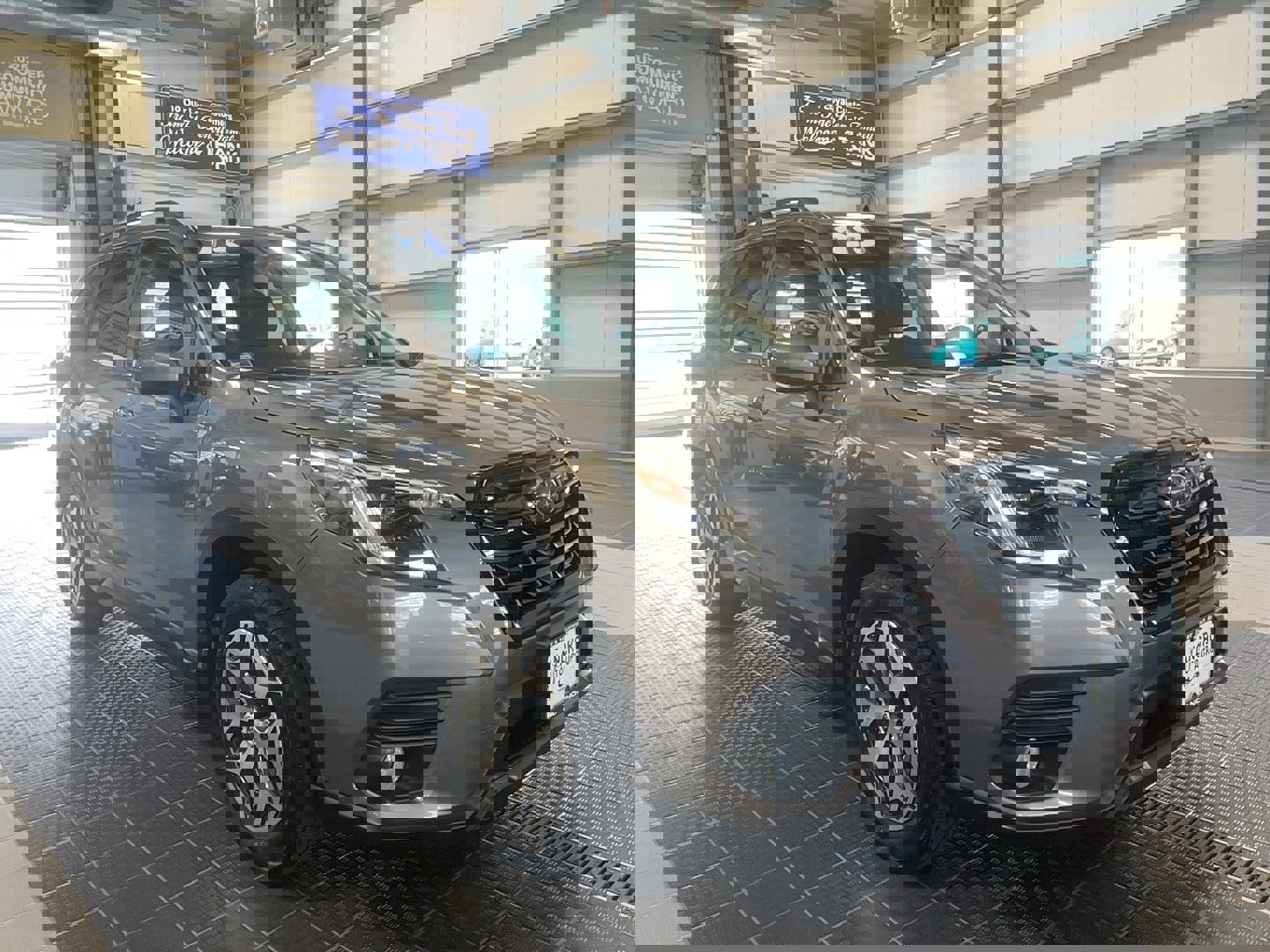 Used 2023 Subaru Forester Premium image 1