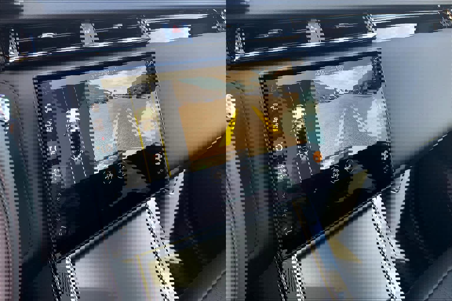 Used 2025 Land Rover Range Rover Velar Dynamic SE image 16