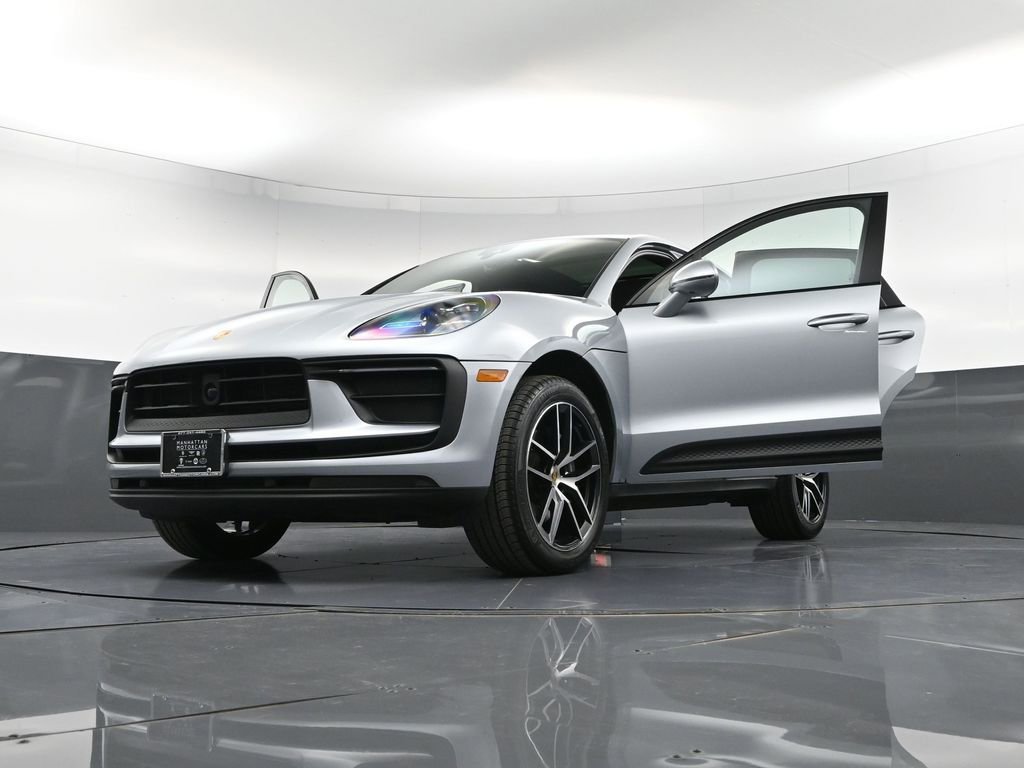 Certified 2025 Porsche Macan image 39