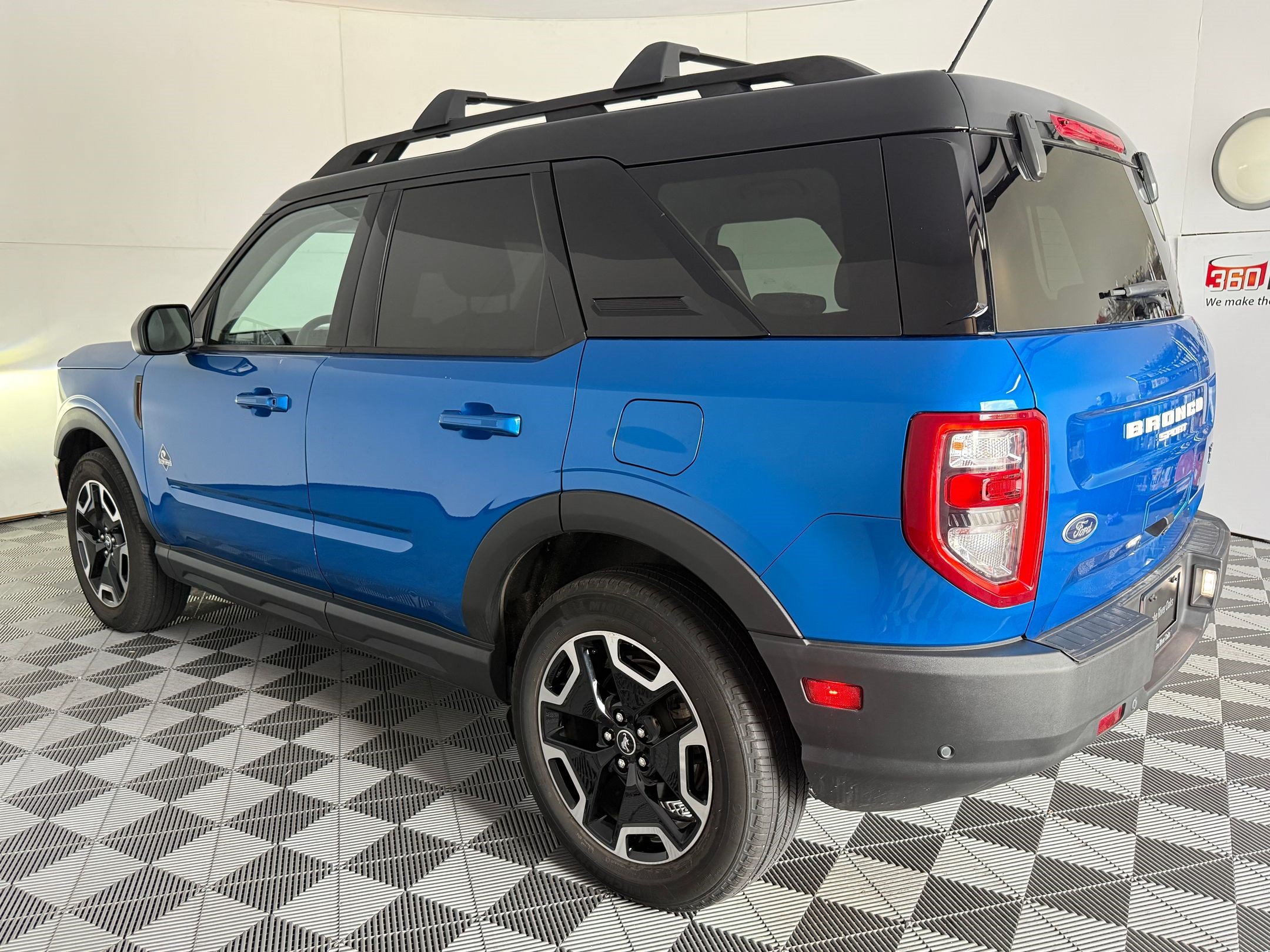 Used 2022 Ford Bronco Sport Outer Banks w/ Tech Package AWD/4WD image 3