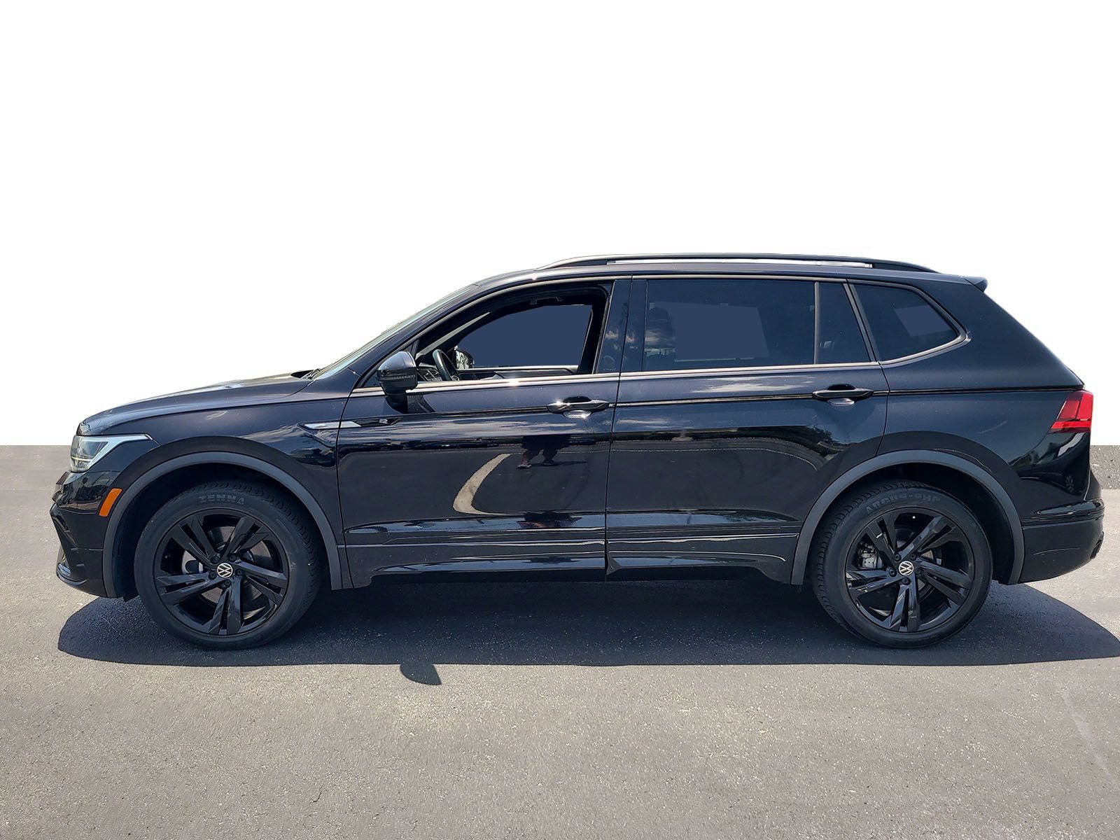 Used 2023 Volkswagen Tiguan SE R-Line FWD image 5