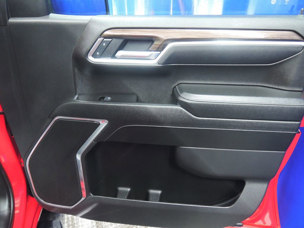 Used 2025 Chevrolet Silverado 1500 LT image 38