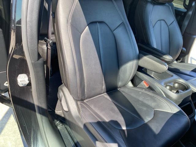 Used 2025 Chrysler Pacifica Select FWD image 33