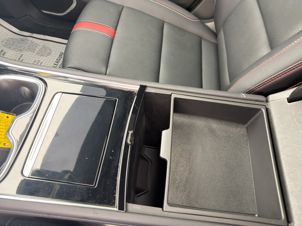 Used 2025 Chevrolet Traverse RS FWD image 28