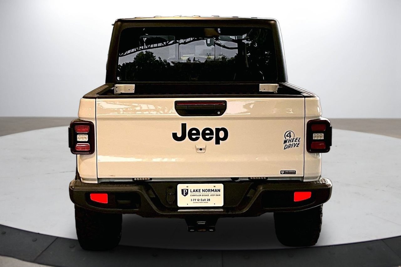 Certified 2024 Jeep Gladiator Sport AWD/4WD image 8