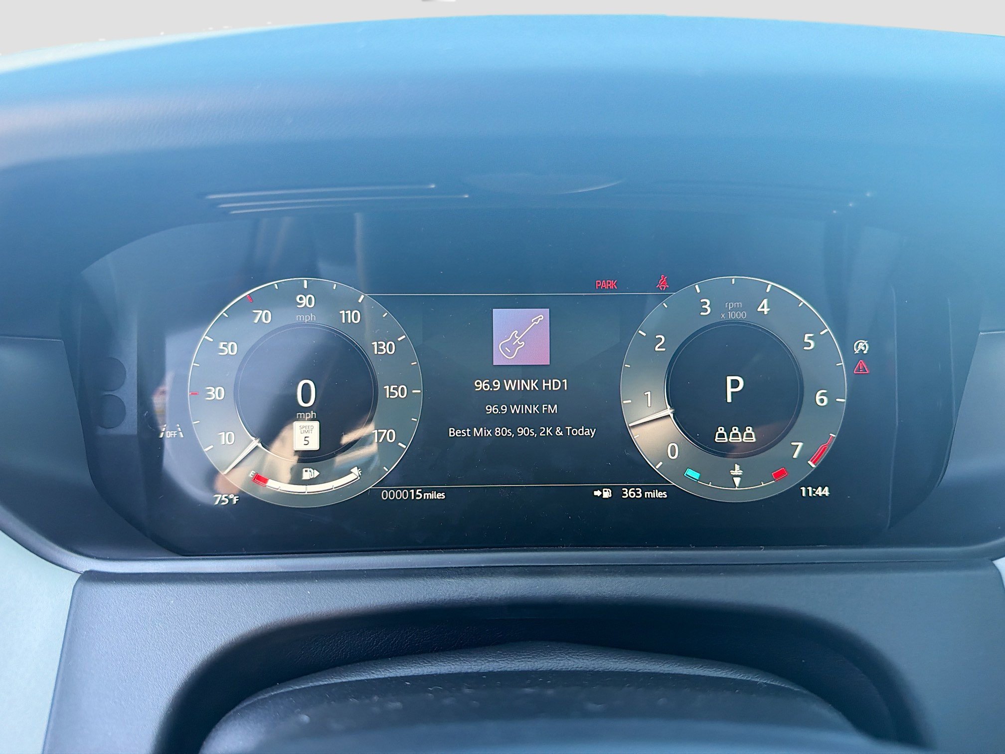 New 2026 Land Rover Range Rover Velar Dynamic SE image 40