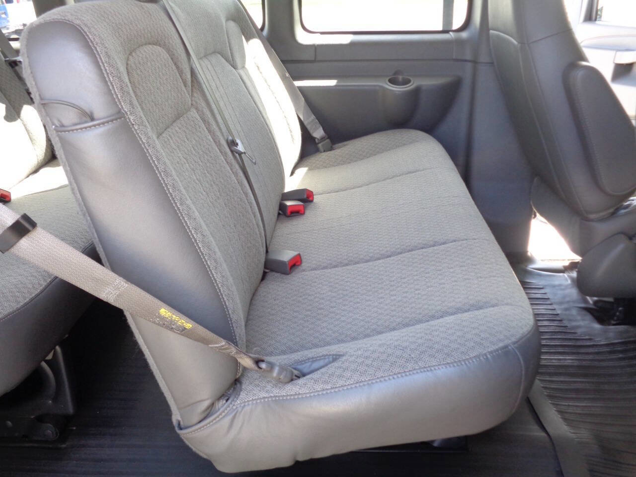 Used 2018 Chevrolet Express 2500 LS w/ Driver Convenience Package RWD image 39