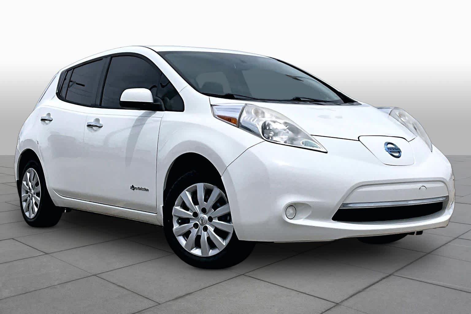 Used 2015 Nissan Leaf S w/ Charge Package FWD image 2