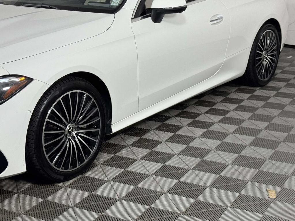 Used 2024 Mercedes-Benz CLE 300 4MATIC Cabriolet image 13