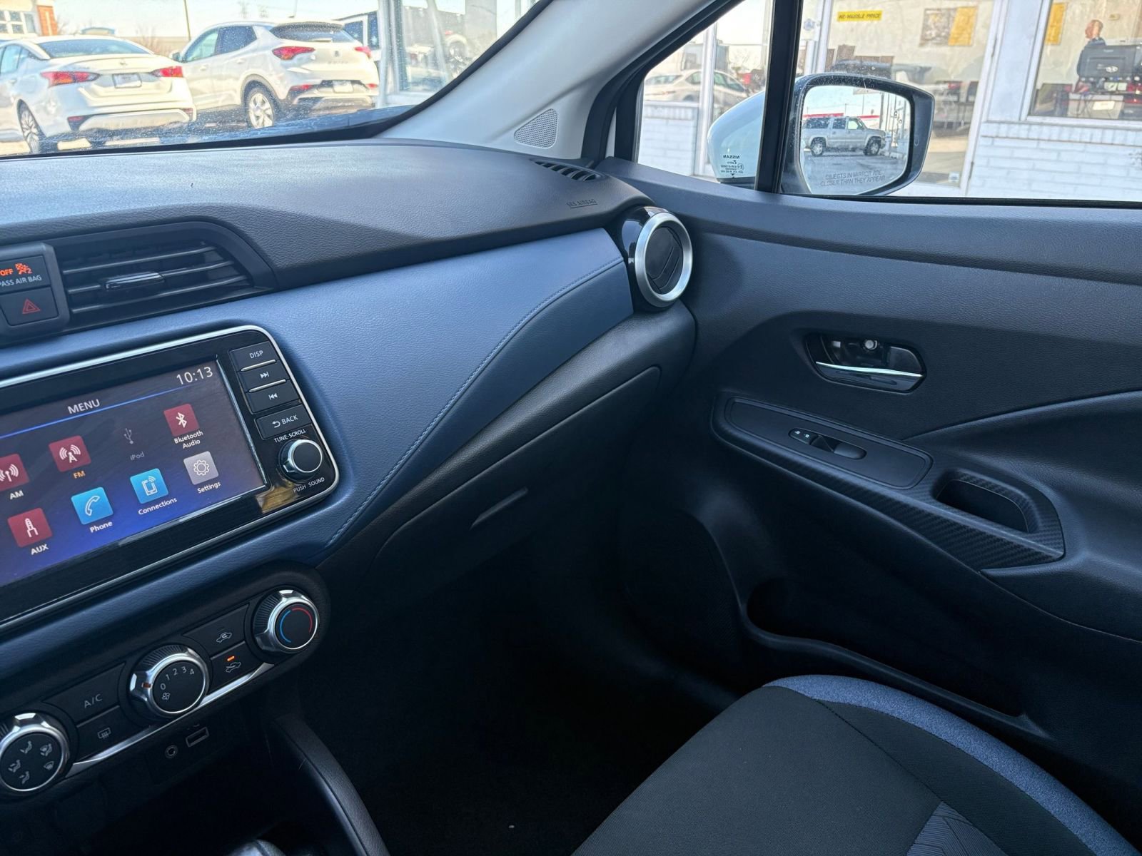 Used 2025 Nissan Versa SV image 33