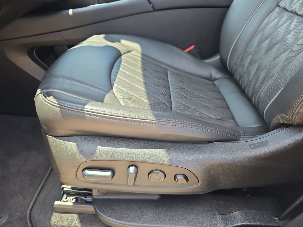 Used 2024 Buick Enclave Avenir w/ Trailering Package, 5000 lbs. FWD image 30
