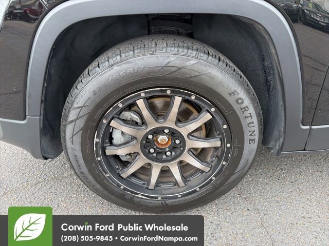 Used 2018 Jeep Cherokee Latitude Plus w/ Comfort/Convenience Group image 9