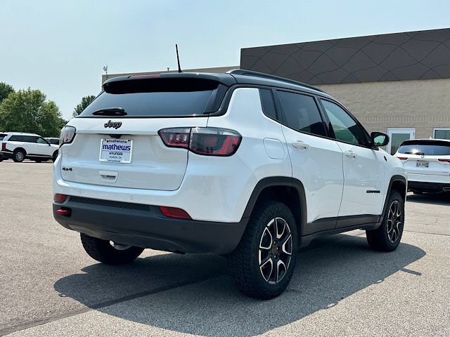 Used 2025 Jeep Compass Trailhawk AWD/4WD image 7