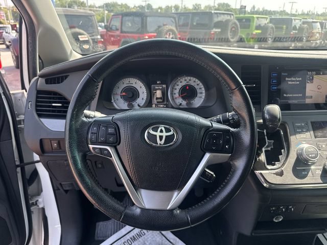 Used 2015 Toyota Sienna SE w/ SE Preferred Package FWD image 15
