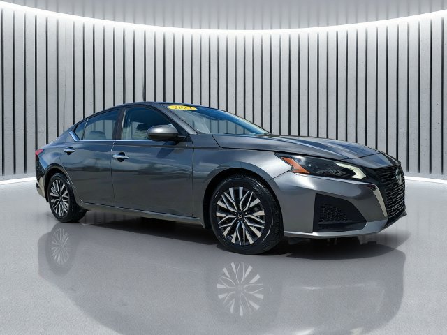 Used 2023 Nissan Altima 2.5 SV FWD image 2