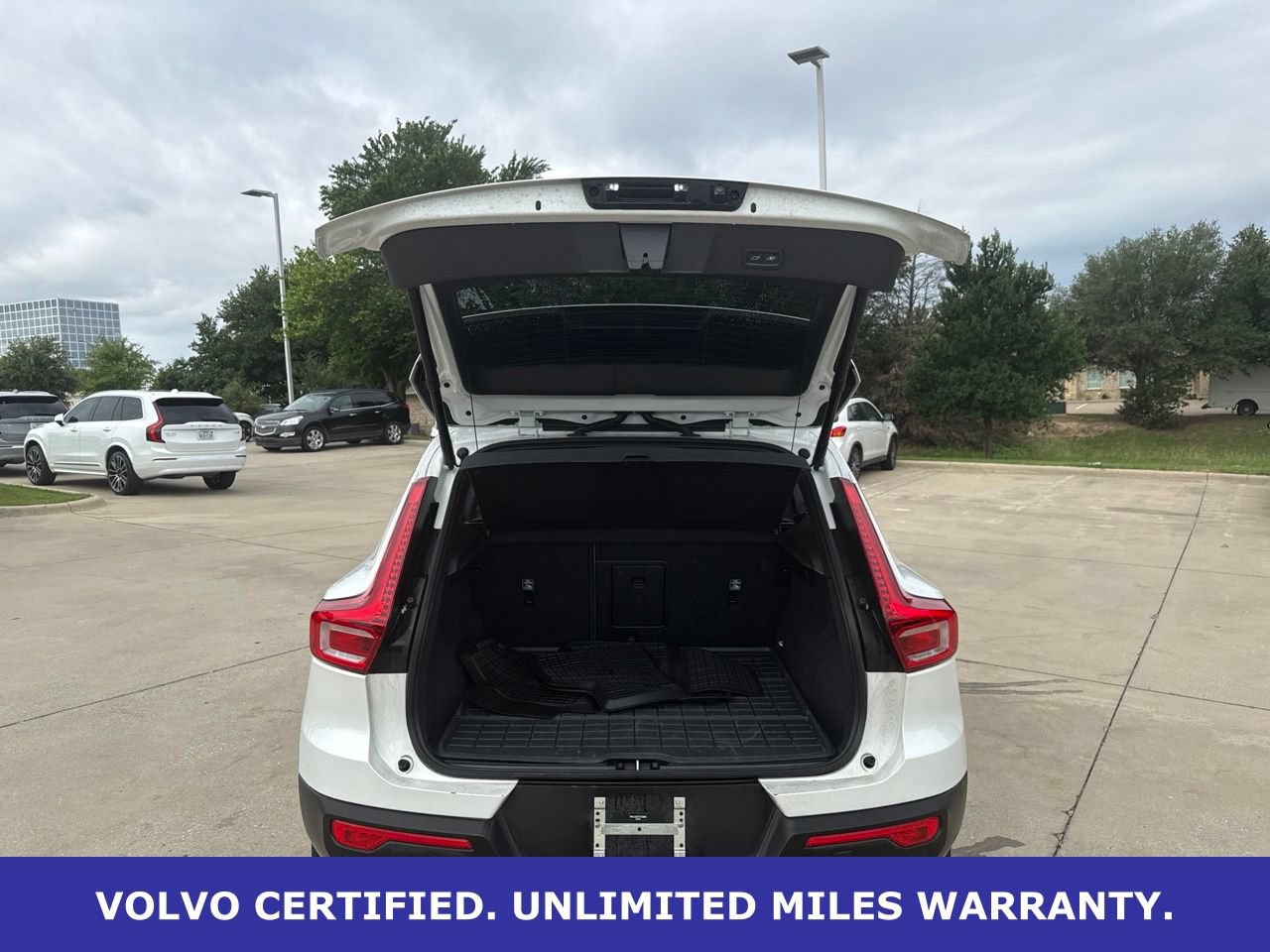 Certified 2026 Volvo XC40 B5 Plus AWD/4WD image 7