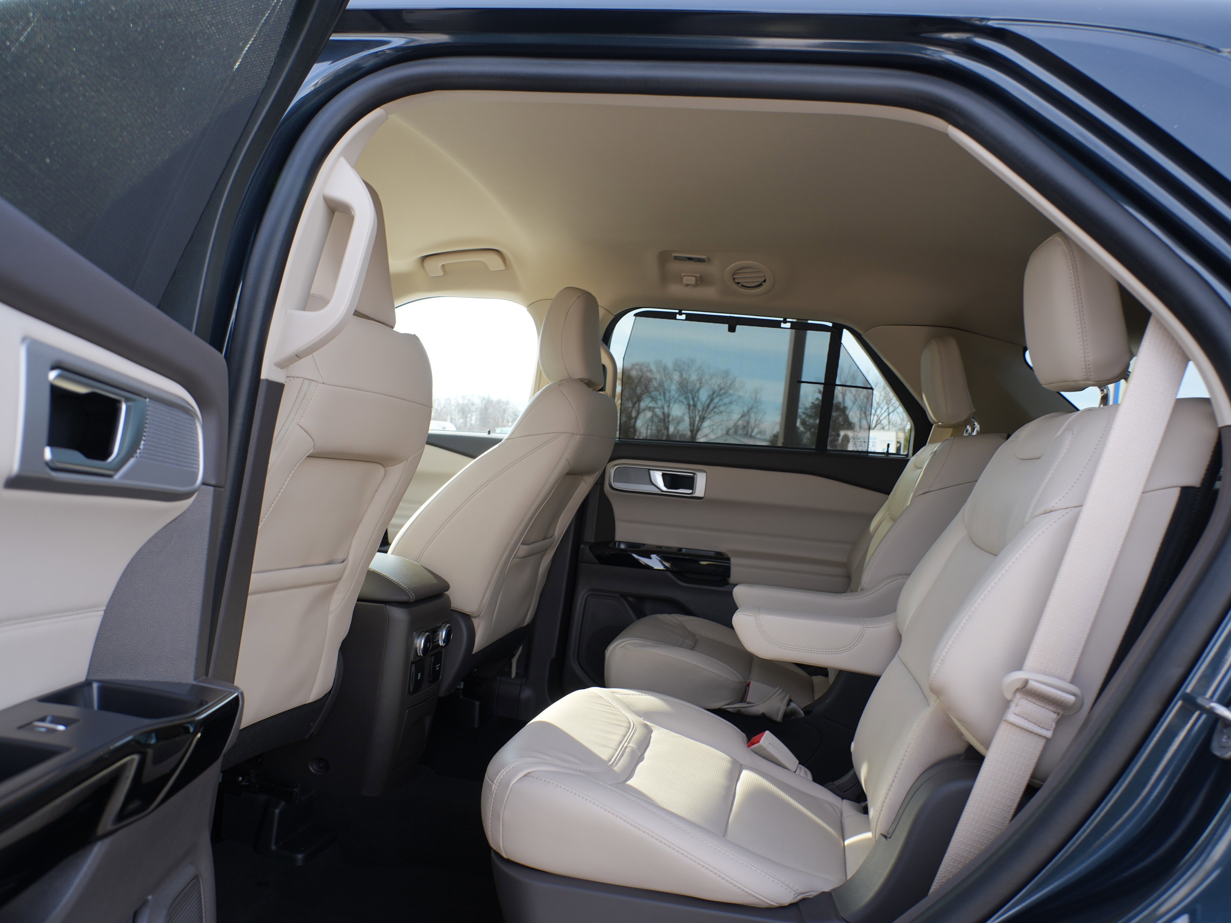 Used 2023 Ford Explorer Platinum w/ Class IV Trailer Tow Package image 23