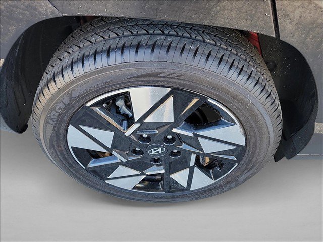 Used 2025 Hyundai Kona SEL FWD image 11