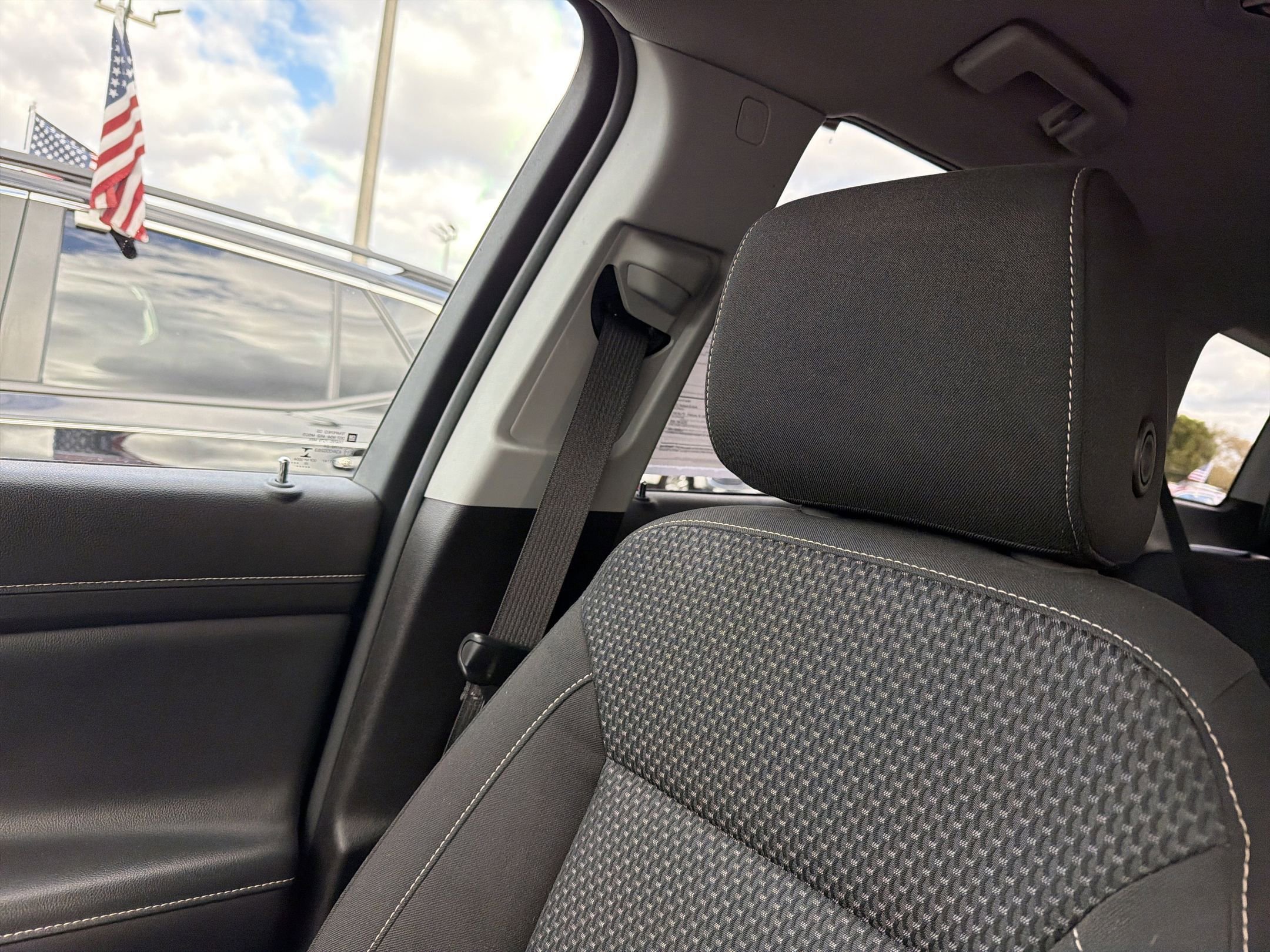 Certified 2023 GMC Acadia SLE image 22