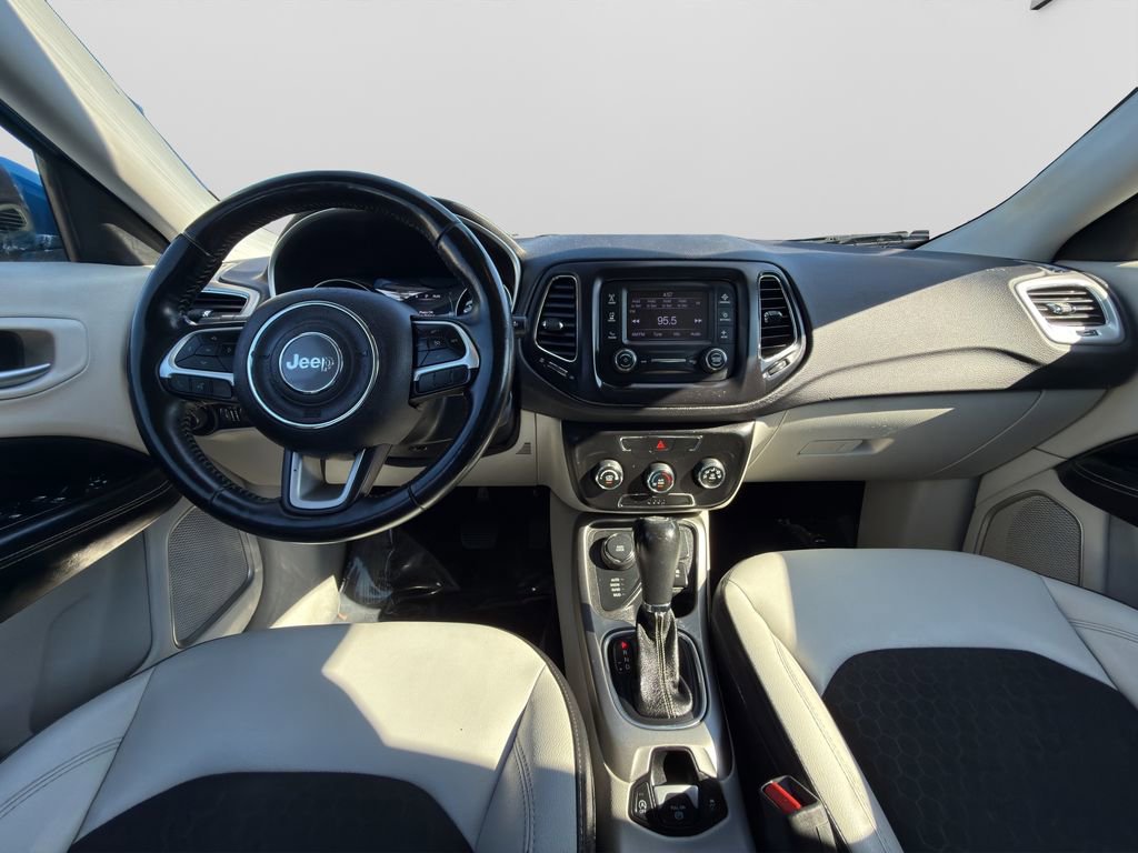 Used 2018 Jeep Compass Latitude AWD/4WD image 16