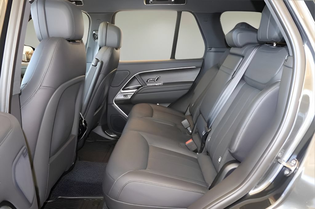 New 2025 Land Rover Range Rover SE AWD/4WD image 9