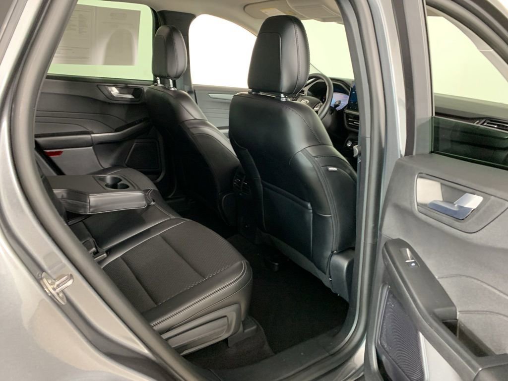 Used 2025 Ford Escape SE image 34