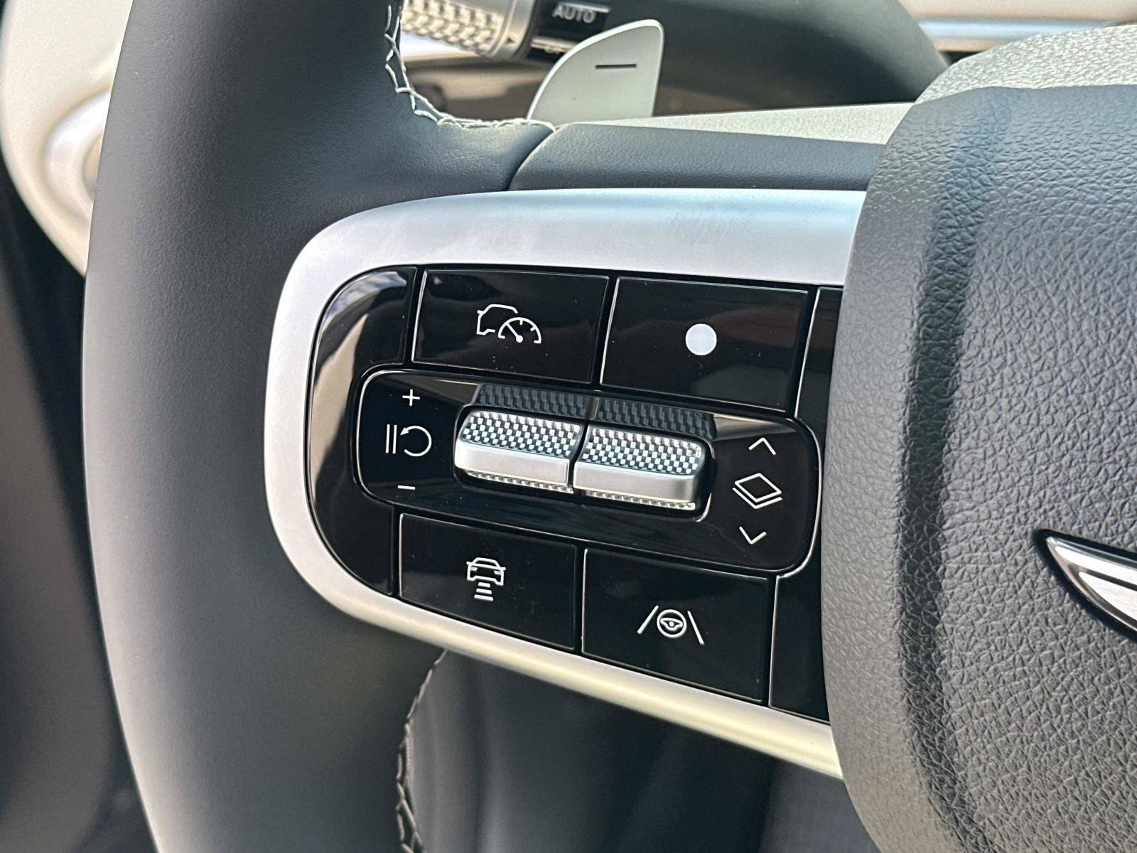 New 2027 Genesis GV70 2.5T Select AWD/4WD image 17