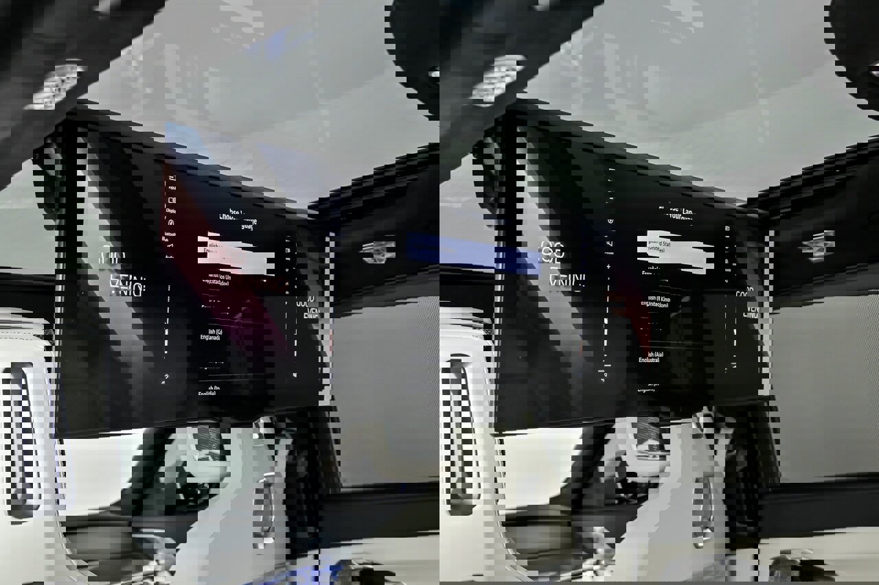 Used 2025 BMW 760i xDrive w/ Executive Package image 24