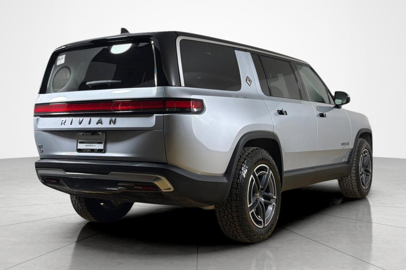 Used 2026 Rivian R1S Adventure Dual AWD/4WD image 5
