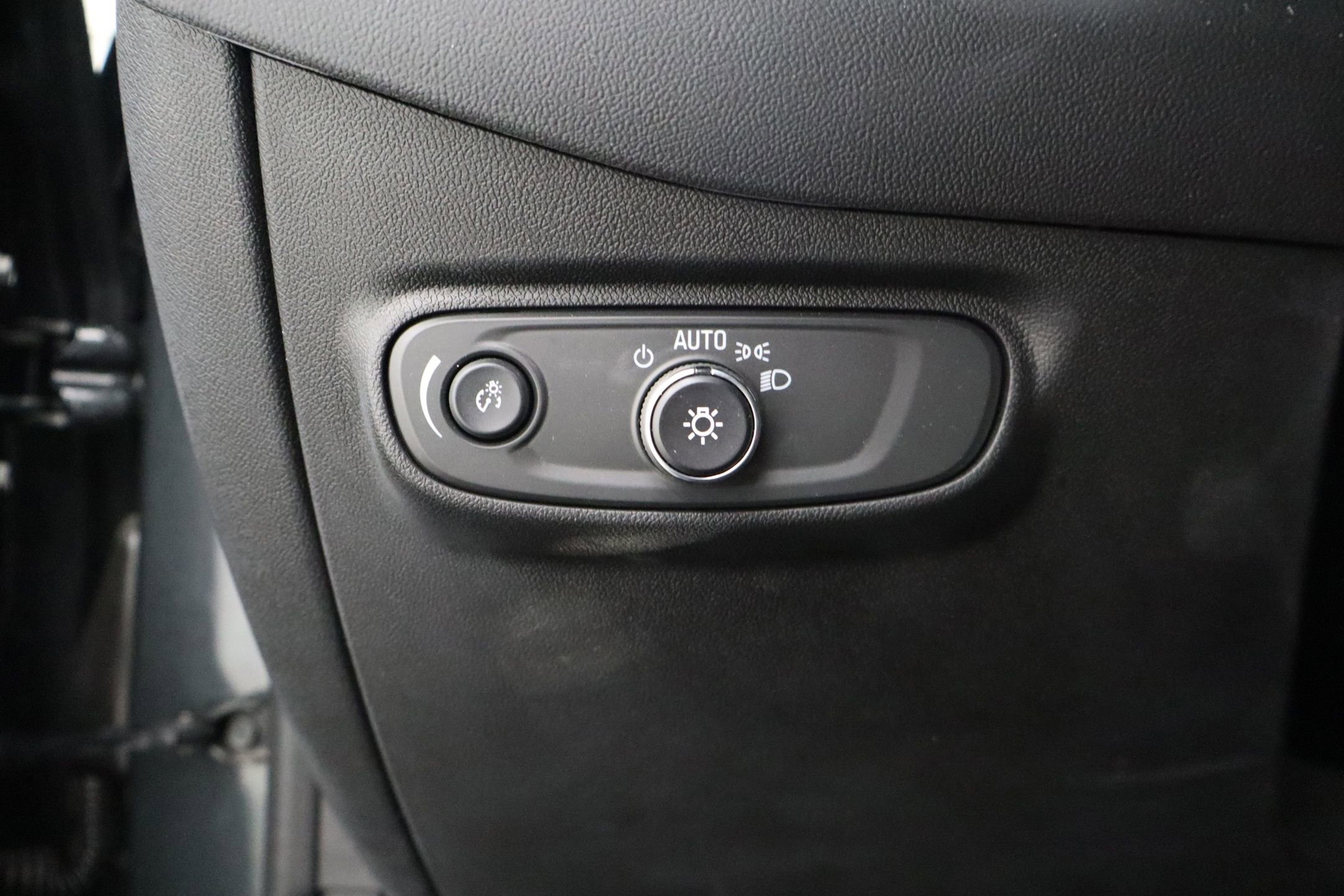 Used 2020 Chevrolet Equinox LS image 15