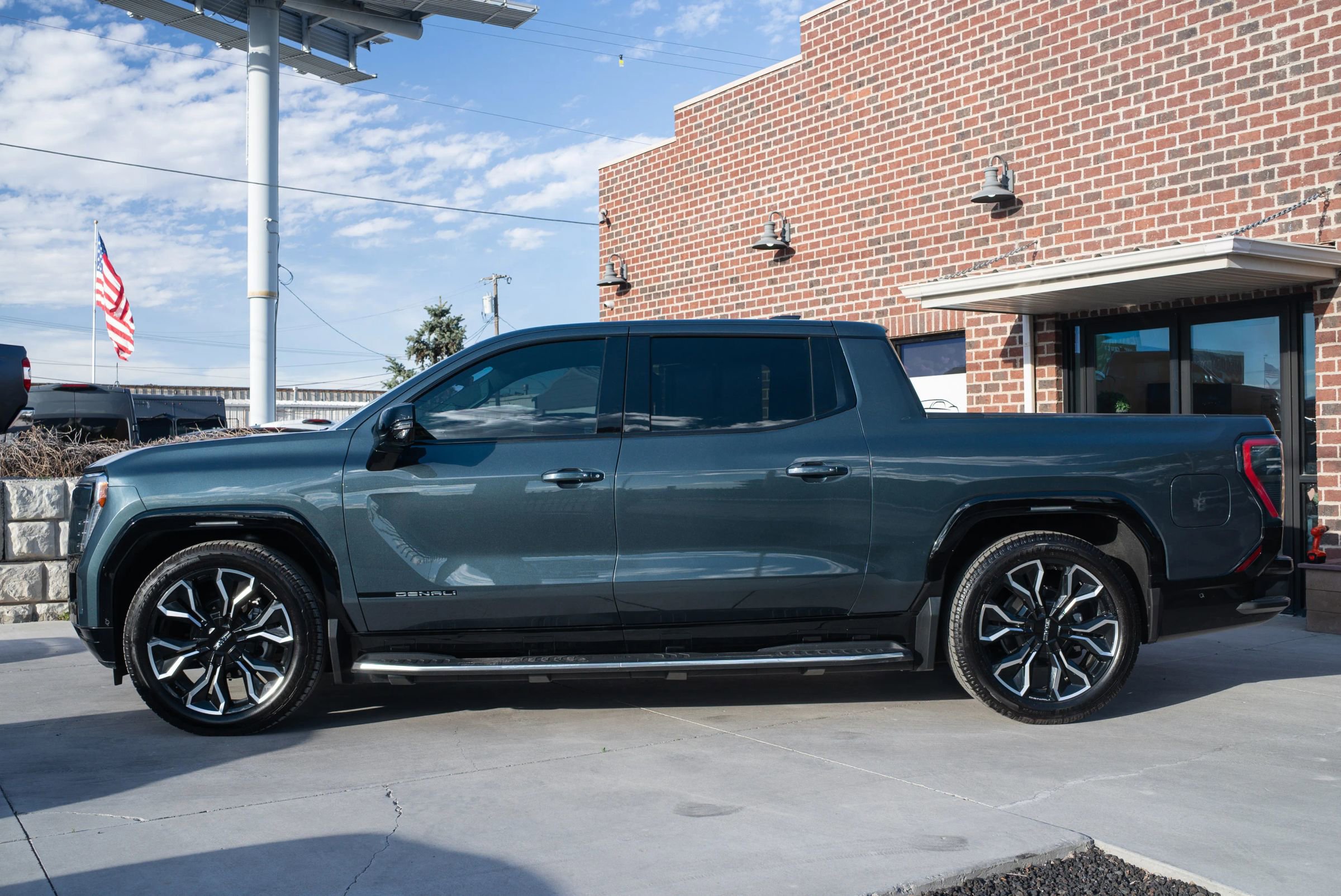 Used 2025 GMC Sierra EV Denali image 3