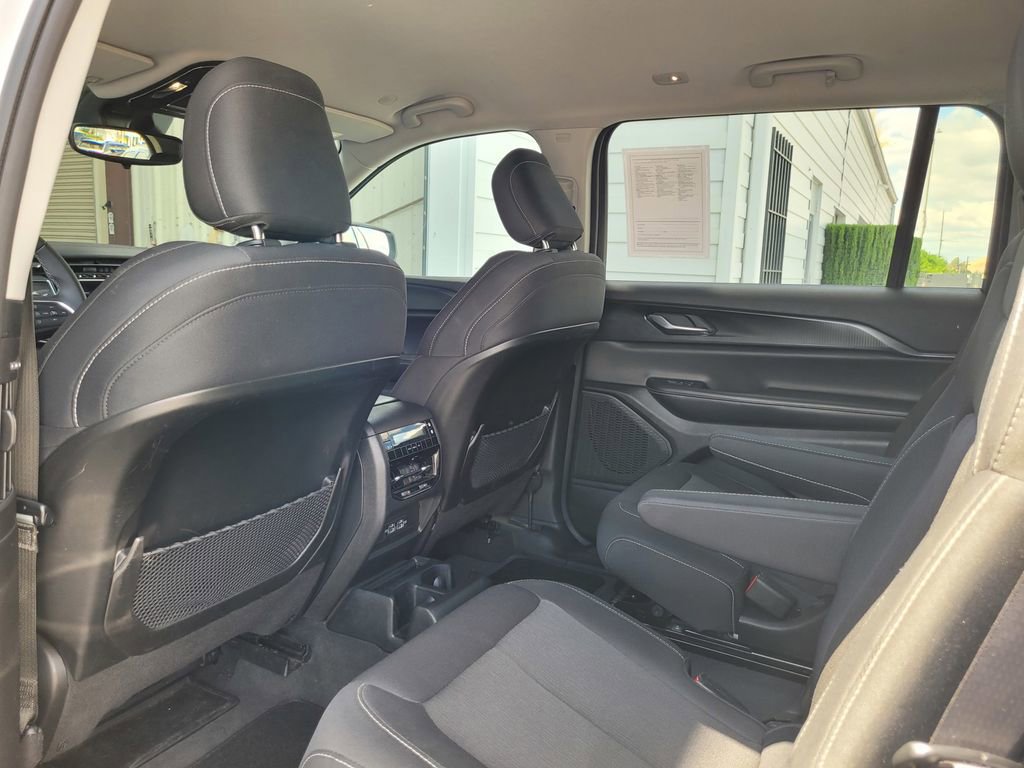 Used 2023 Jeep Grand Cherokee L Laredo AWD/4WD image 15