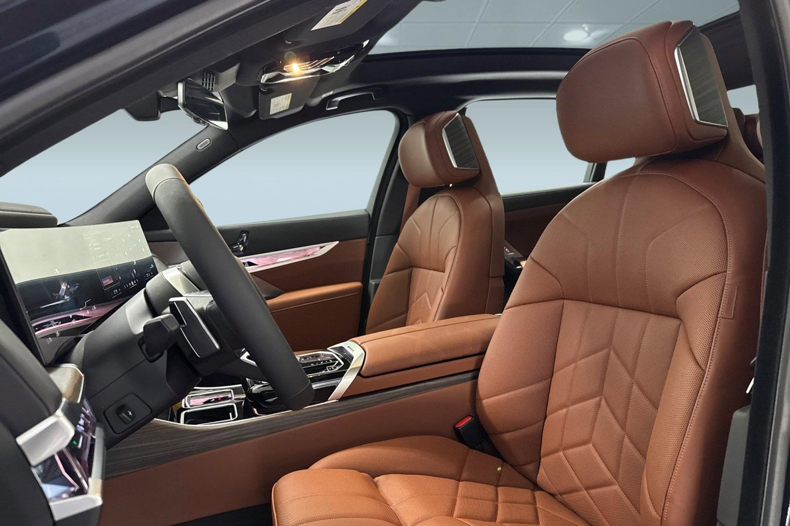 New 2025 BMW i7 xDrive60 image 21