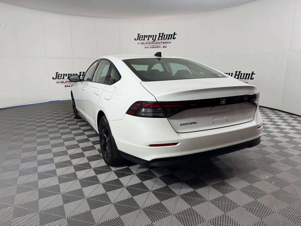 Used 2025 Honda Accord SE image 11