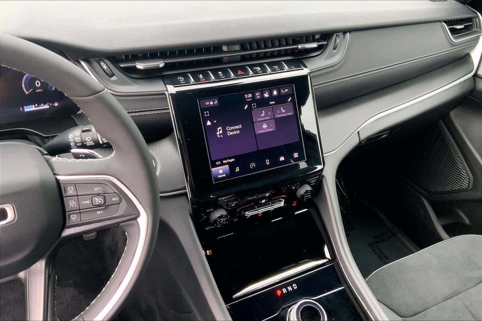 Certified 2025 Jeep Grand Cherokee Altitude AWD/4WD image 6