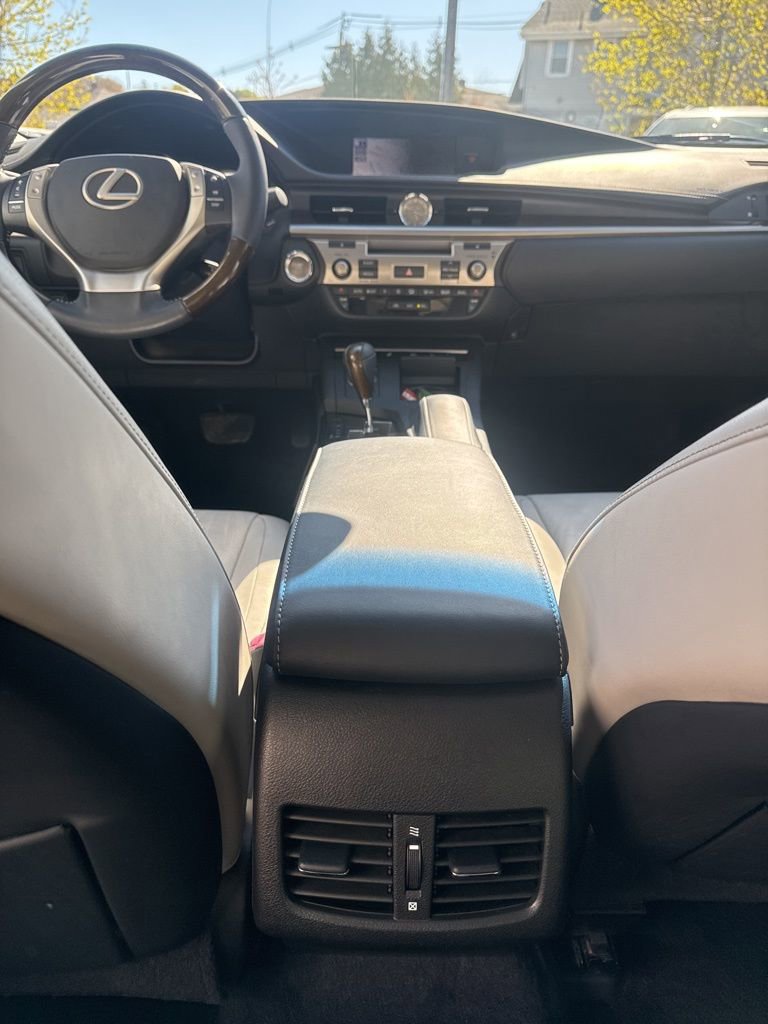 Used 2014 Lexus ES 350 w/ Luxury Package FWD image 26