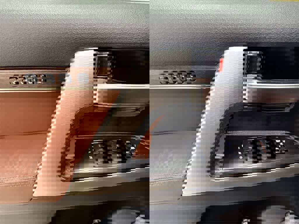 Used 2016 Toyota Land Cruiser image 18