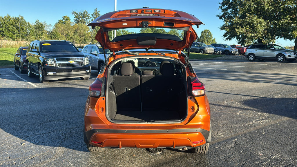 Used 2021 Nissan Kicks SR FWD image 9