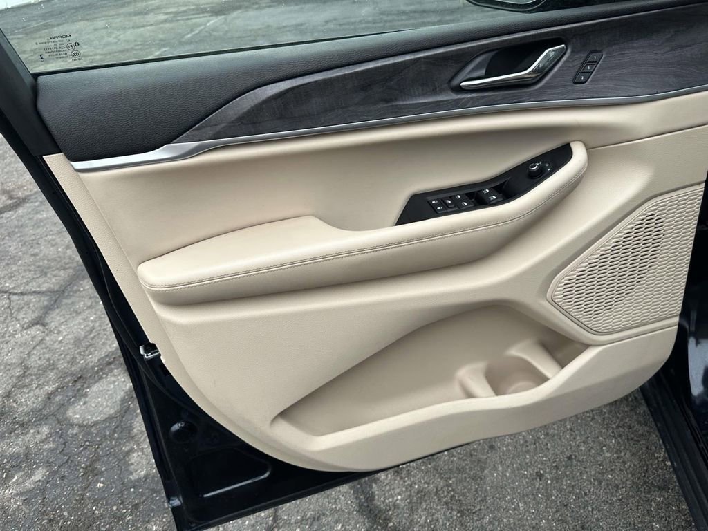 Used 2024 Jeep Grand Cherokee Limited image 16