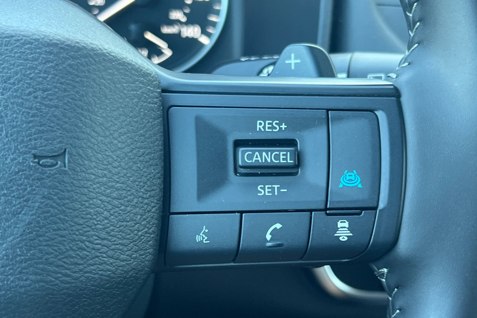 Certified 2026 Nissan Rogue SV FWD image 28