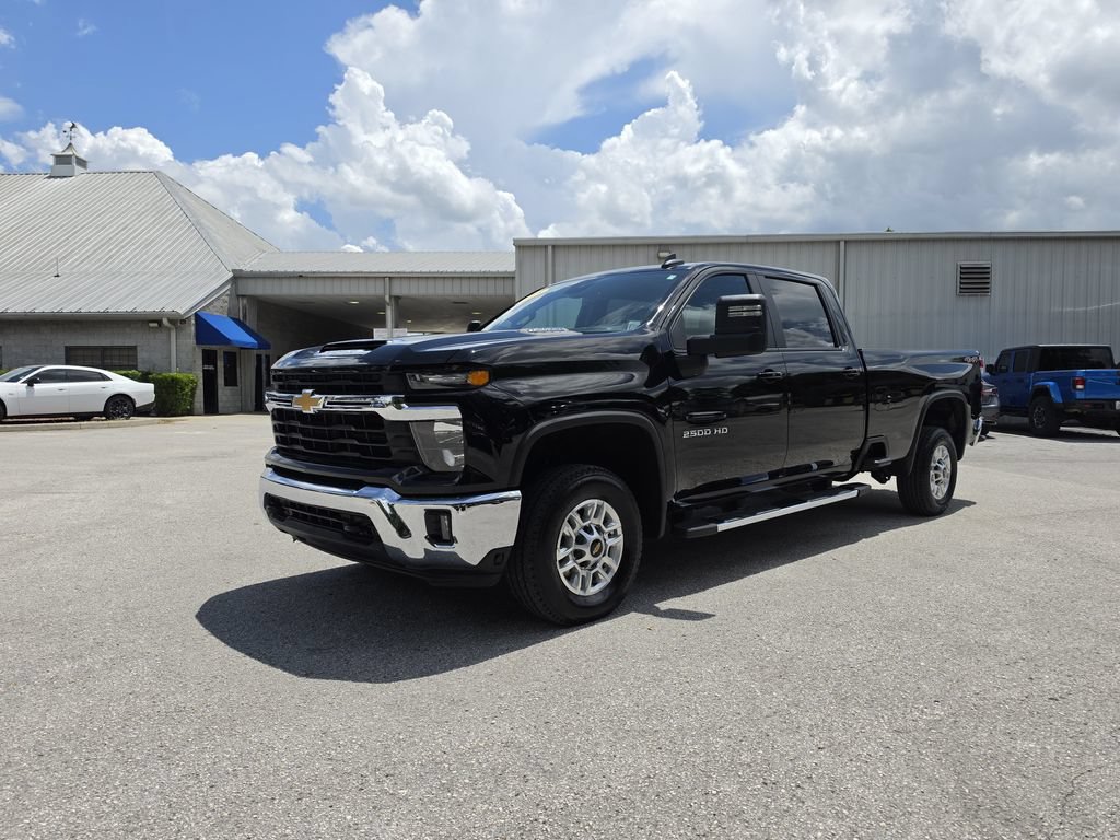 Used 2025 Chevrolet Silverado 2500 LT w/ Convenience Package AWD/4WD image 2