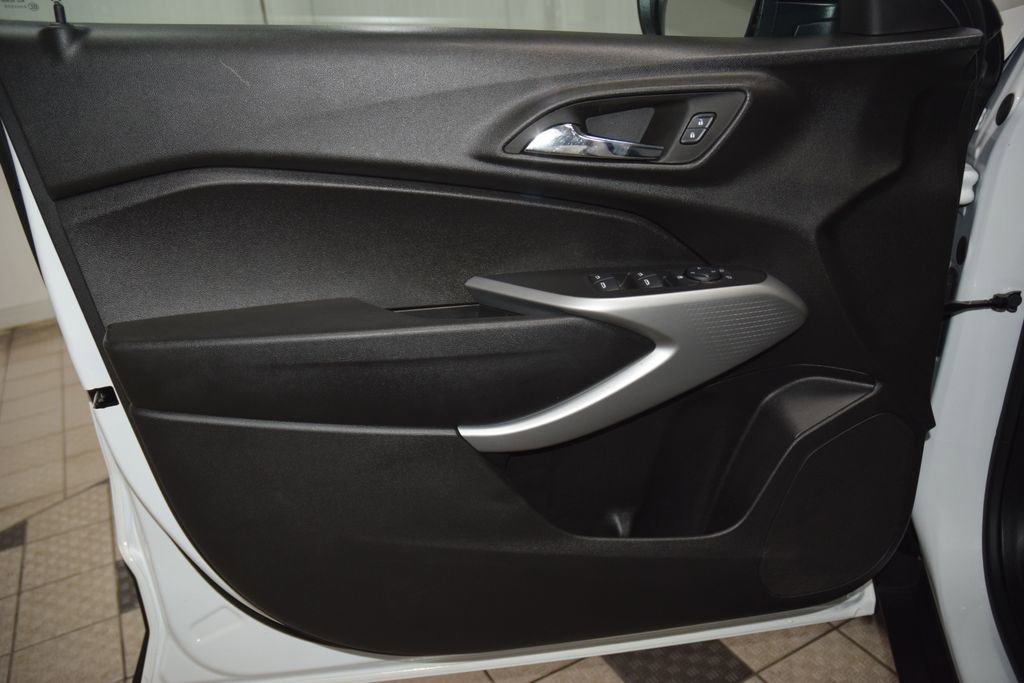 Used 2024 Chevrolet Trax RS FWD image 42