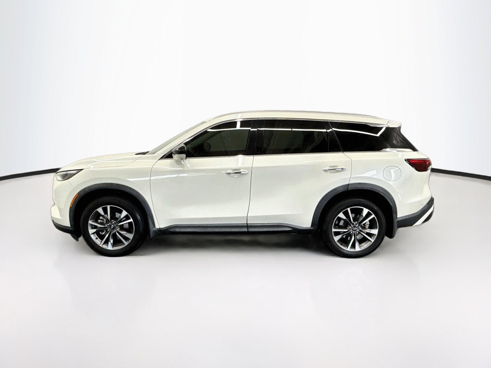 Used 2023 INFINITI QX60 Luxe w/ Performance Audio Package AWD/4WD image 4