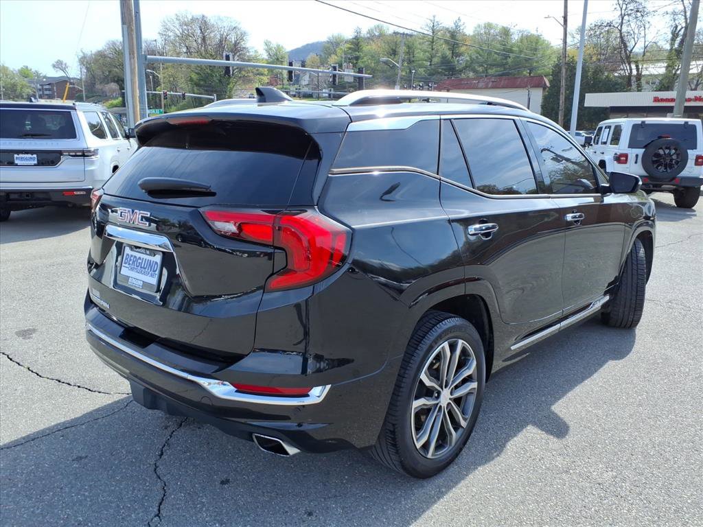 Used 2020 GMC Terrain Denali w/ Denali Premium Package FWD image 3