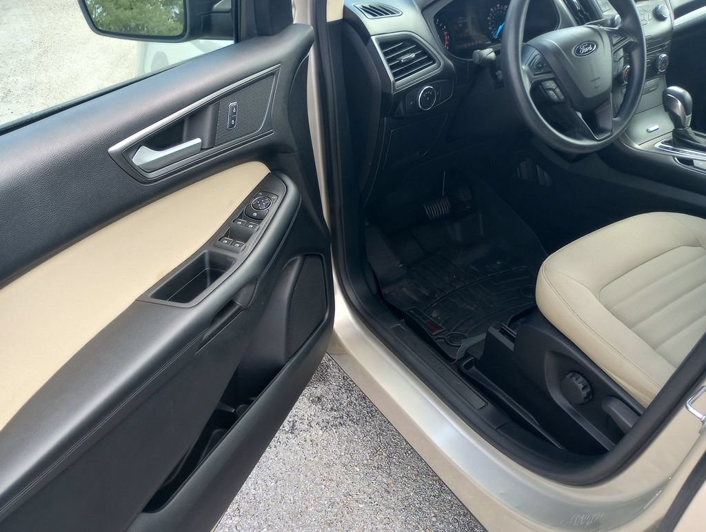 Certified 2018 Ford Edge SE FWD image 21