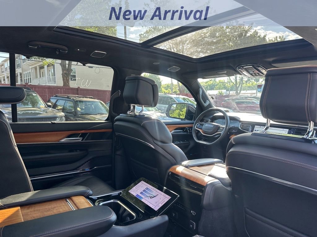 Used 2024 Jeep Grand Wagoneer L Series III AWD/4WD image 6