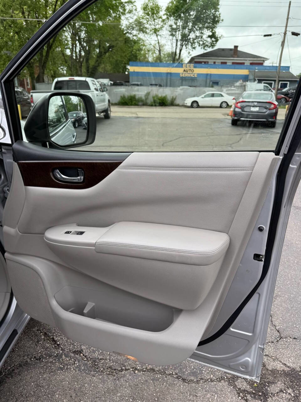 Used 2017 Nissan Quest SV image 18