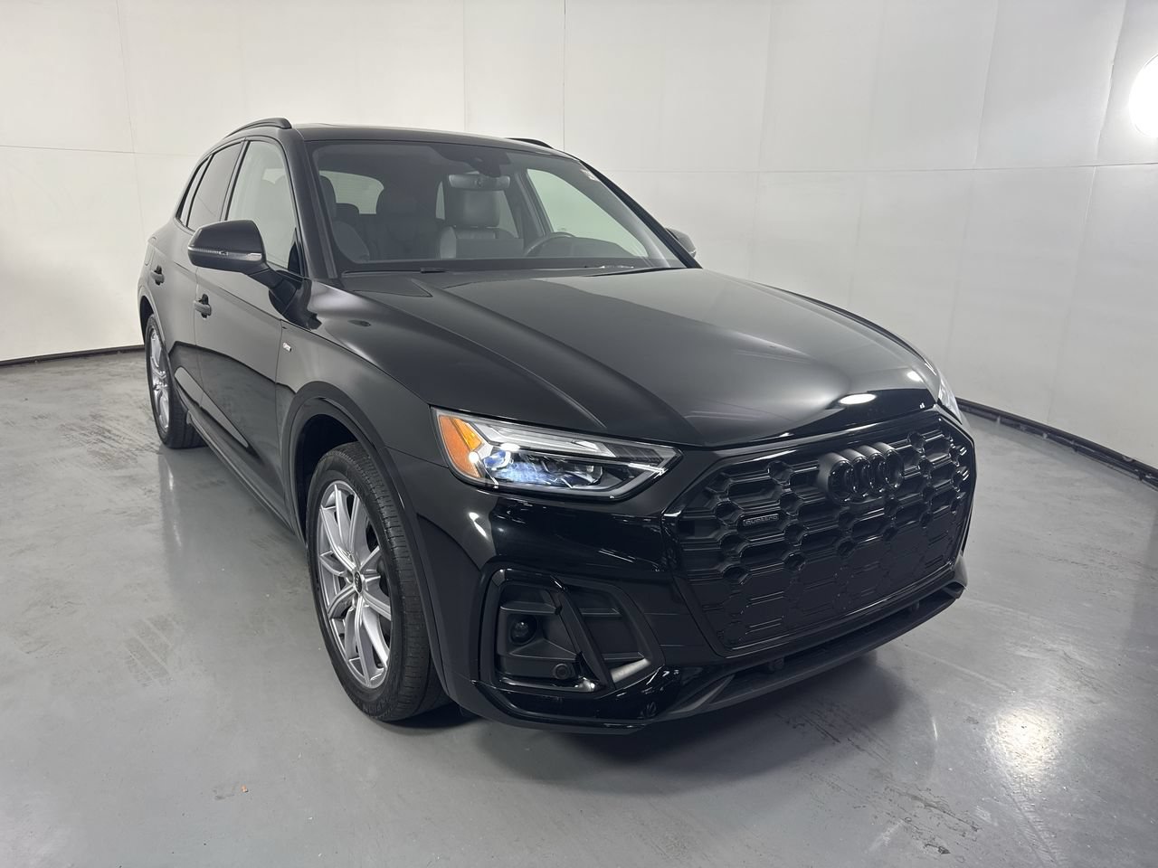 Used 2023 Audi Q5 e Premium Plus w/ Premium Plus Package AWD/4WD image 28