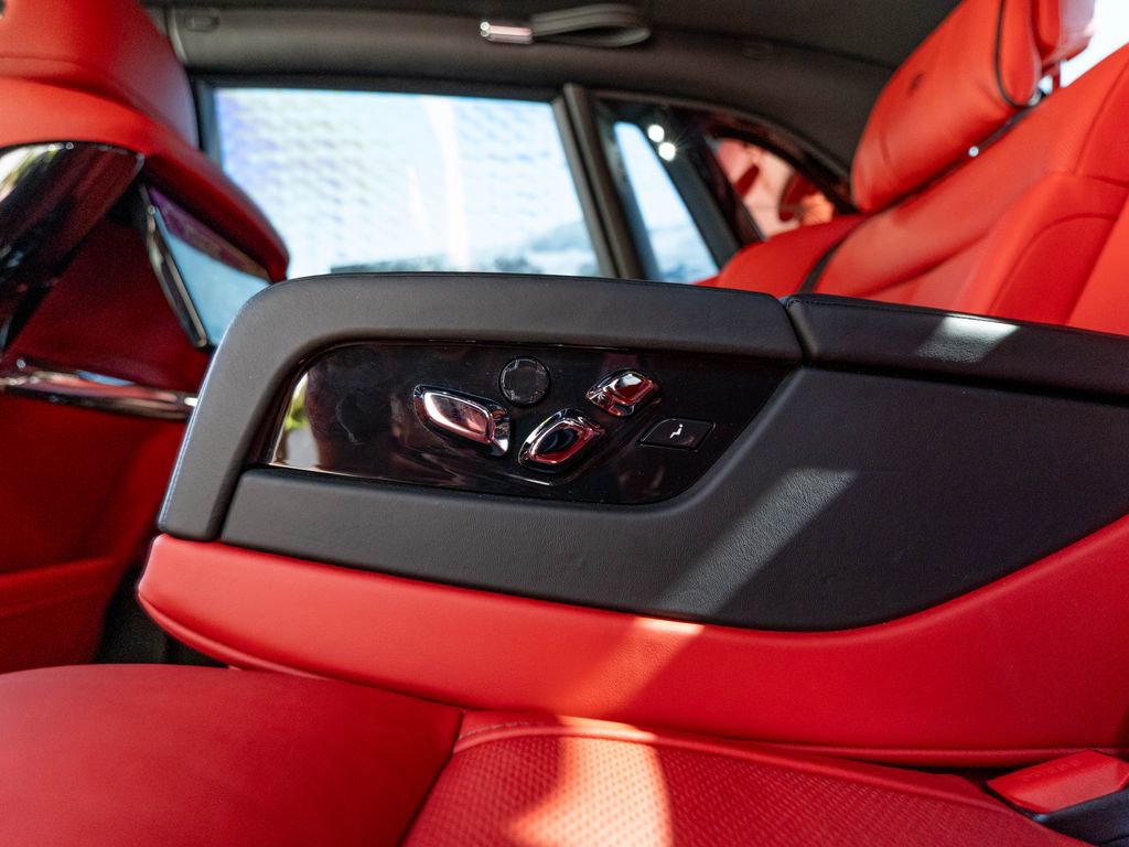 Used 2019 Rolls-Royce Phantom Sedan image 36
